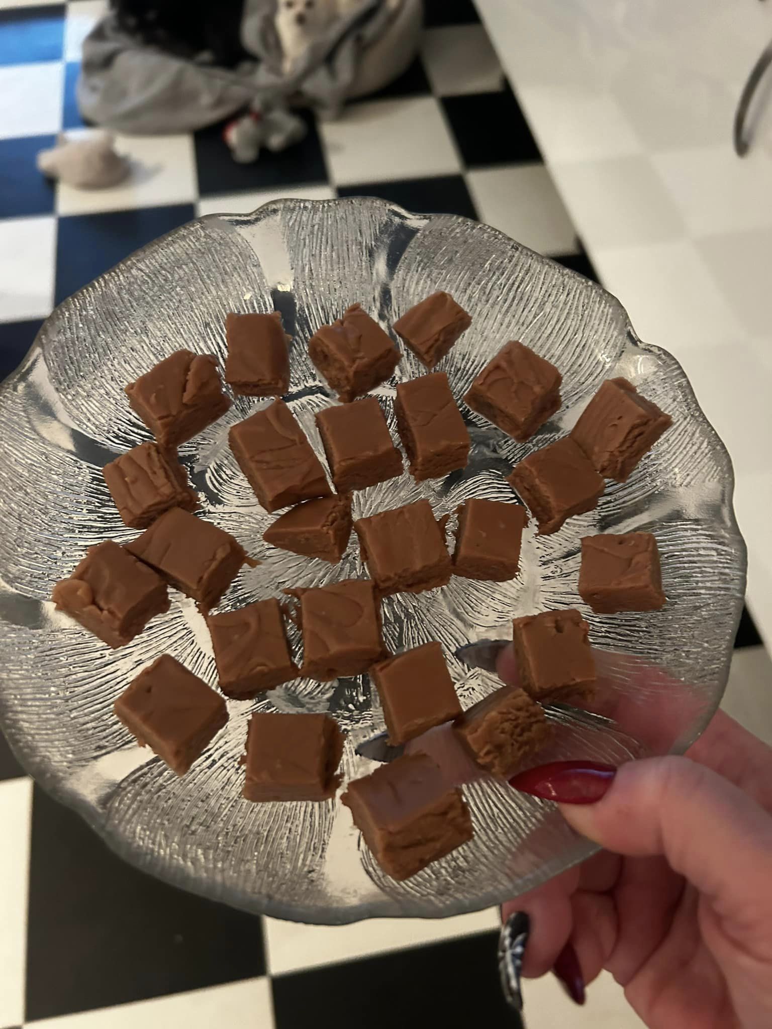 Hur gör man egna chokladrutor hemma i sitt kök?